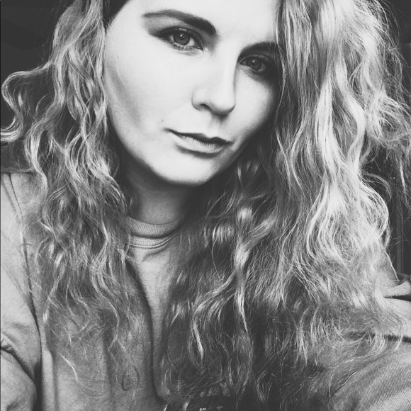 Meet your Posher, Kiki - Picture 2 of 3